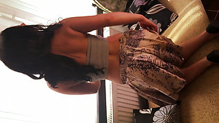 Stunning babe likes showing her perfect, round ass