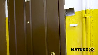 Mature4k - a deal sealed with porno is the best deal