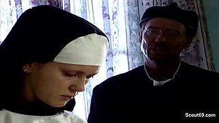 Auch Nonnen Brauchen Mal Einen Schwanz Im Kloster