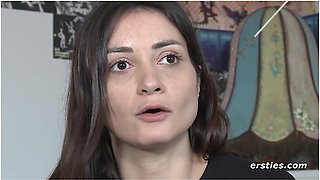 Valentina Babe And Valentina Italian - Hot Italian Babe Valentina Uses A Magic Wand On Her Shaved Pussy