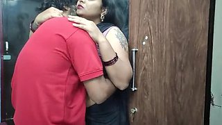 Desi Bhabhi Fucks Hard in Half Saree - Hot Indian GF Pussy Licking & Fucking