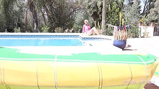 Dirty Lynna Nilsson at milf pool scene