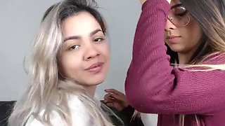 Five Latinas kissing and showing their asses