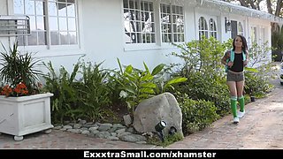 Exxxtrasmall - young Holly Hendrix fucked in arse by neighbor