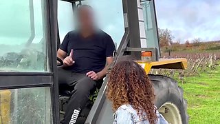 un paysan me baise en salope dans son tracteur