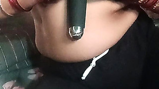 Indian deshi village Housewife masterbating pussy vibrator dildo