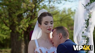 Liz Oceans Stunning Young Bride Physique Grinds on Her Husband Nikki Nuttzs Cock Outdoors