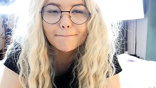 Rough Anal Sex Makes Her Squirt Non-Stop