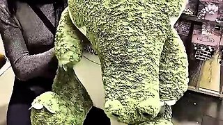 Amberzinha, grateful for plush fucktoy win, likes