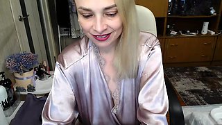 Puffy peach blondes solo toy action