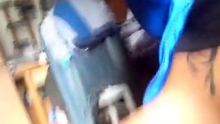 Deutsche Amateurin bringt sich mit Dildo zum Orgasmus.
