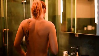 College teen babe squirts in the shower