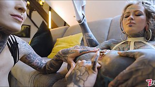 Burlesque Tattoo Beauty Gives Anal Fuck With Strap-on