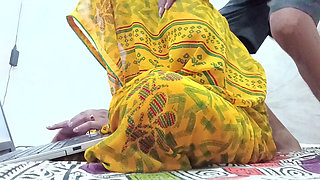 Padosan Bhabhi Ne Ishare Se Bulaya Fir Massage Karwaya Badme Bahut Chooda