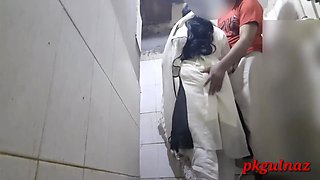 Desi Hot Girlfriend Ke Sath Masti. Desi Girlfriend And Boyfriend Sex In Washroom