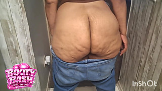 BIG BOOTY ANAL QUEEN SHAKING HER PHAT ASS AT HOME