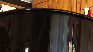 Dominatrix Mistress April - Zip the pussy