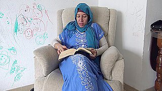 Egyptian Wife Lets Horny Husband Cum In Her Mouth