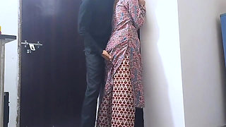 Indian Student Girl's Boyfriend Went to Tuition and Called His Girlfriend and Fucked Her in the Corner
