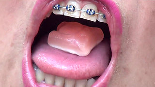 Swallowing Extreme and Big Pig-shaped Rubber Bands