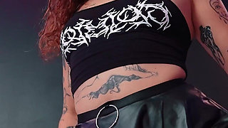 Goth Kiki Isobel's Fucksession Ends in Facial