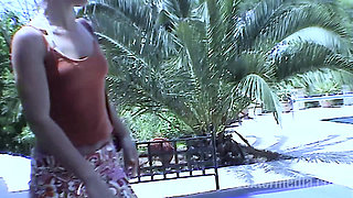Amateur Fucks Her Vagina by the Pool