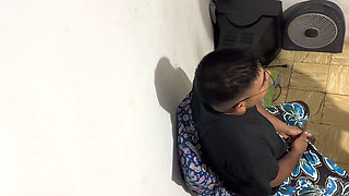 Recording! He Performs Oral Sex on His Stepson Until He Squeezes Everything