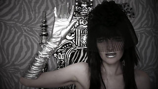 The fascinatrix...