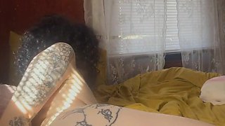 Horny tatted stepsister fucks herself