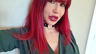 Hot pussy spreading close up for solo toying stunner