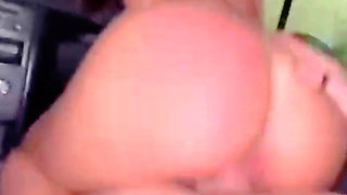 Risky Car Sex: Big Ass Babe Squirt on the Leather Seats